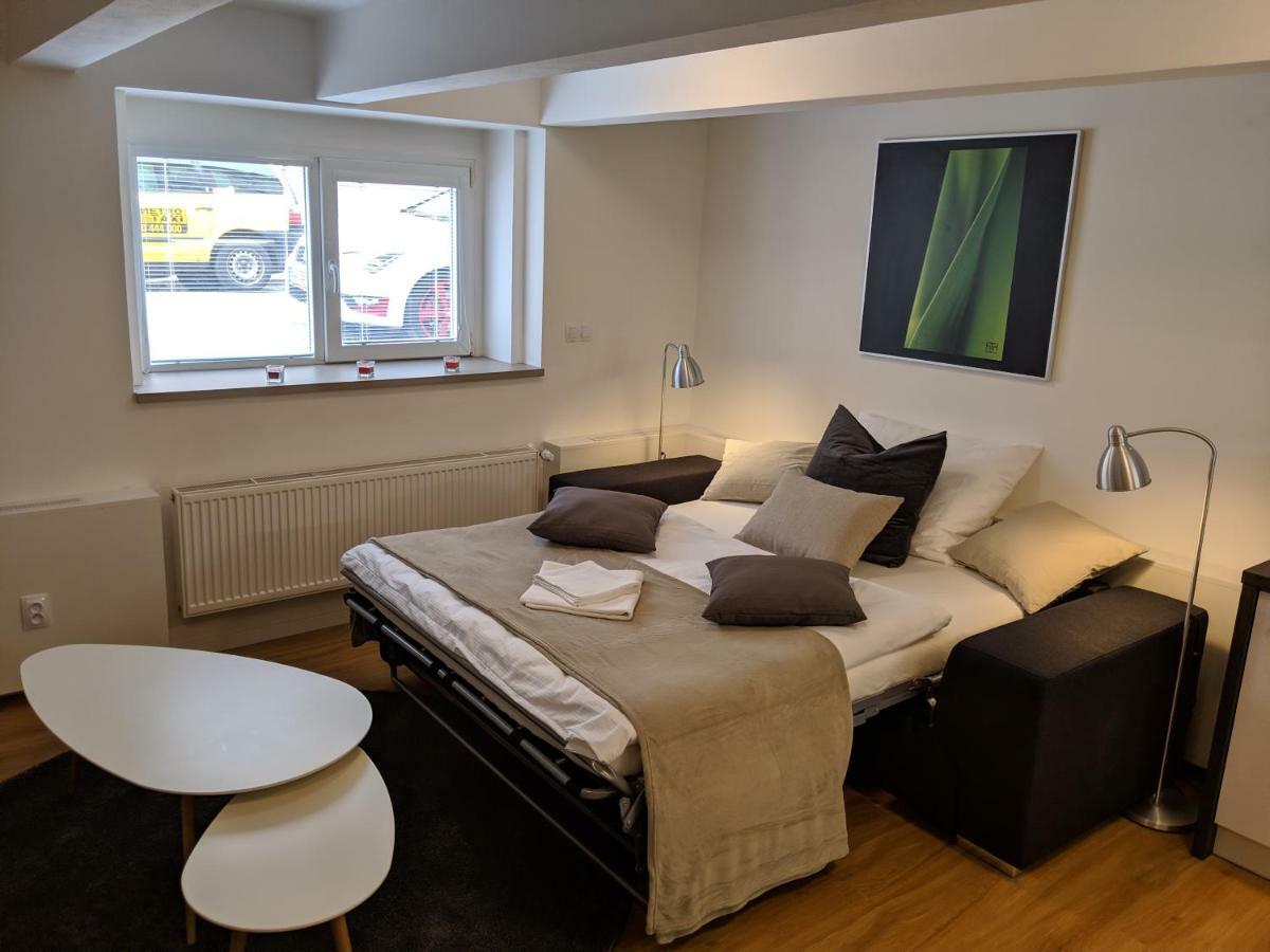 Ap 1 - Apartments 4U Brezinova "Overnight Simply" Градец-Кралове Экстерьер фото